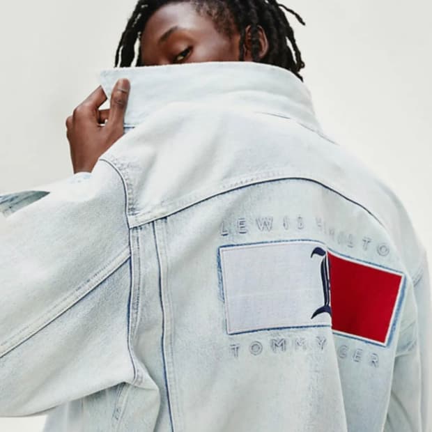 타미힐피거 루이스 해밀턴 데님 백 플래그 숏 트러커 자켓