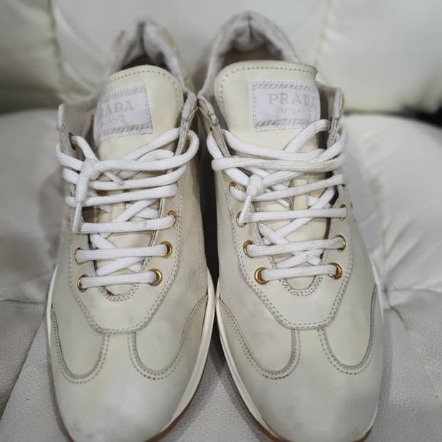 프라다 아이보리색 스니커즈 