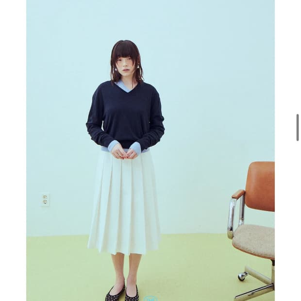 디애퍼쳐 시어 브이넥 니트탑 네이비