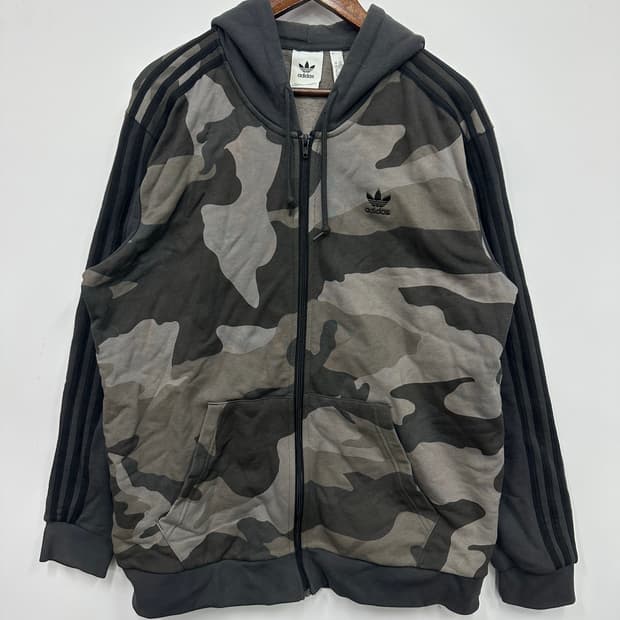 아디다스 차콜 카모 후드집업 