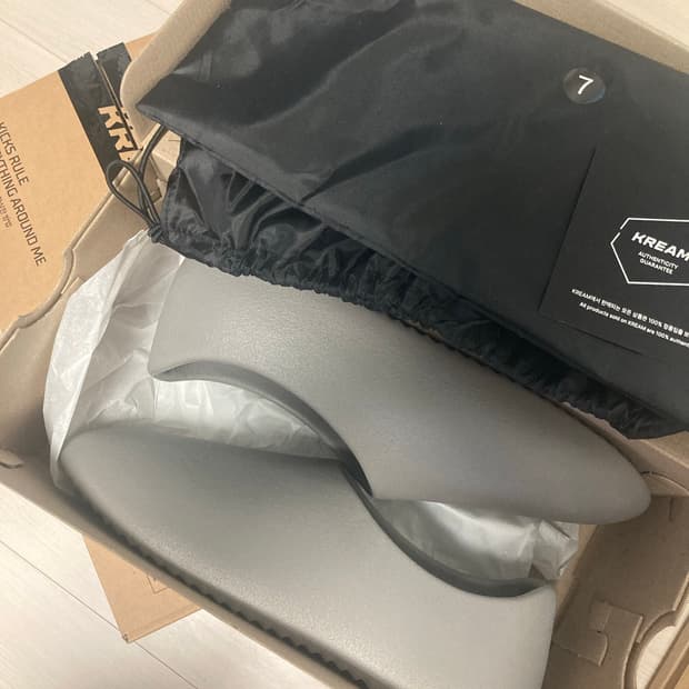 yeezy sl-01 사이즈7 새상품 판매
