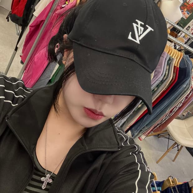 바잘 3D 모노그램 로고 오버핏 볼캡 블랙