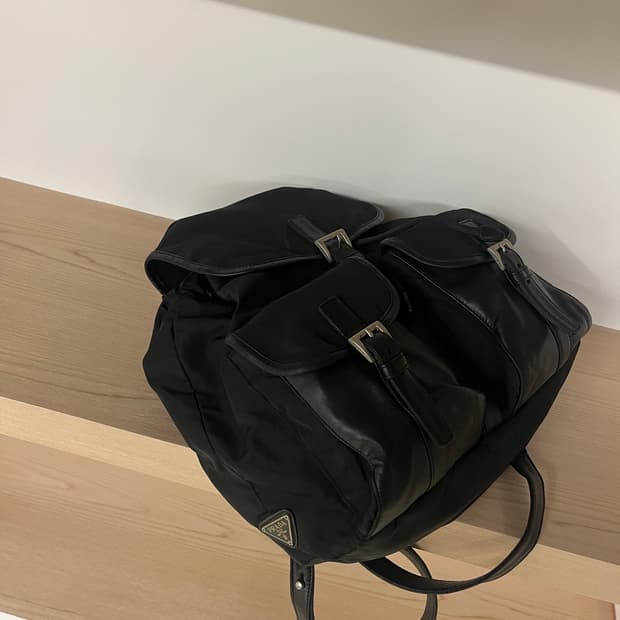 프라다 나일론 빈티지 백팩 미듐 블랙 