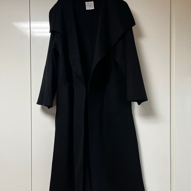 토템 시그니처 블랙코트