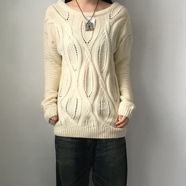 Back lace up point cable pattern knit
