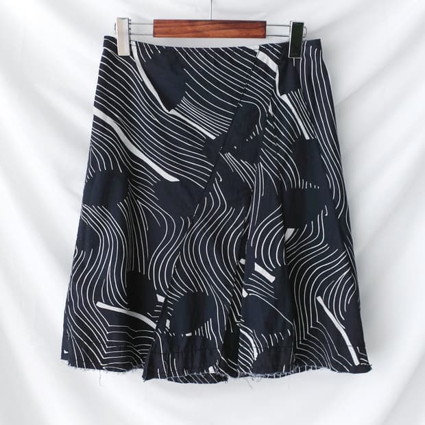pattern tuck skirt