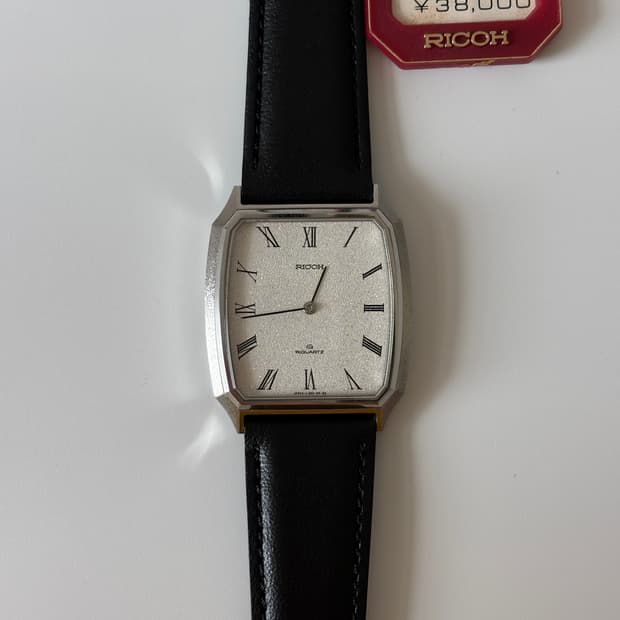 1980년대 펄 텍스처 다이얼 실버 탱크 쿼츠 남성 데드스탁