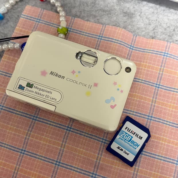 니콘 쿨픽스 s1