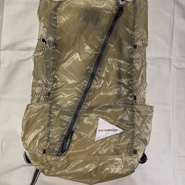 앤드 원더 실 데이팩 오프 화이트