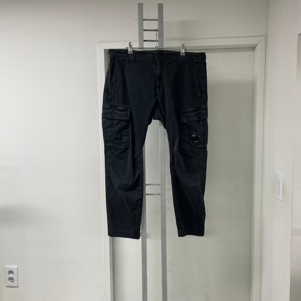 CP 컴퍼니 렌즈 카고 팬츠 블랙 52