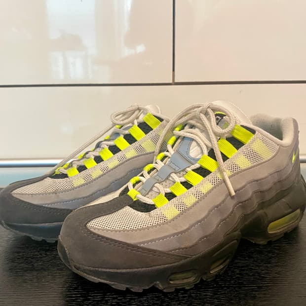 나이키 에어맥스 95 네온 240mm