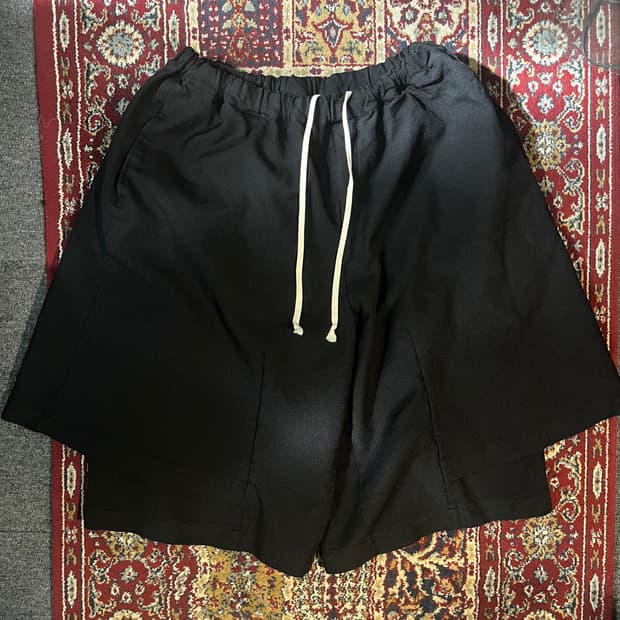 comme des garcons black 레이어드 축융 폴리 쇼츠