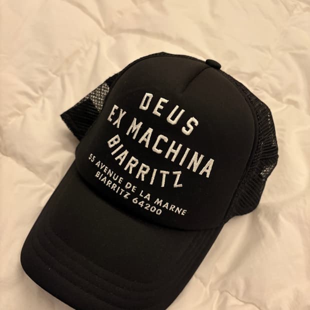 데우스 엑스 마키나 트러커햇