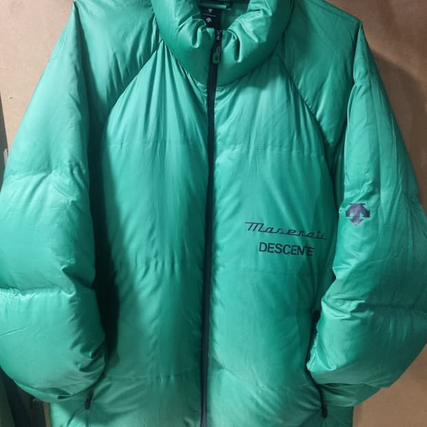 데상트 마세라티 콜라보 구스패딩