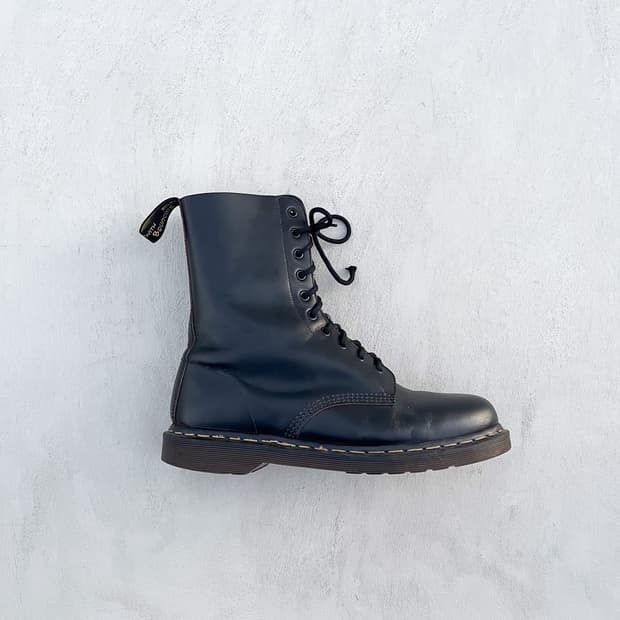 Dr. Martens 1490 MIE (UK 9) 10홀