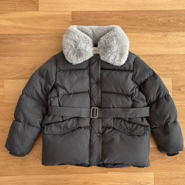 리스트 퍼 칼라 벨티드 숏 덕다운 점퍼 55