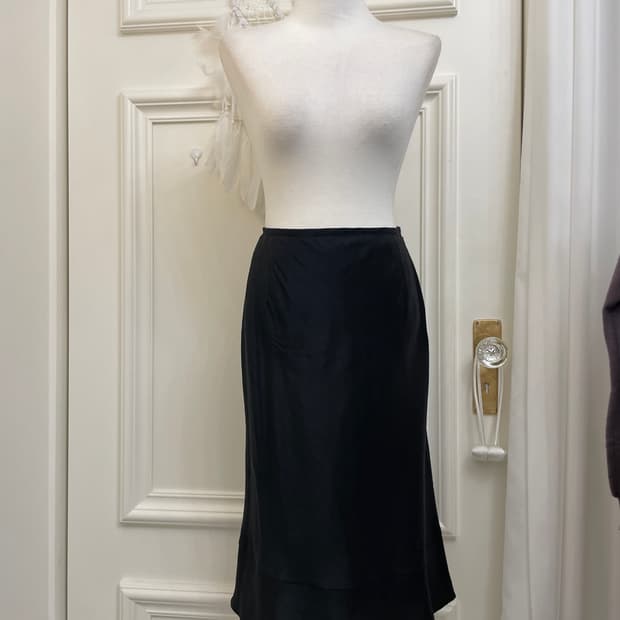 black basic flare line skirt(size-38)