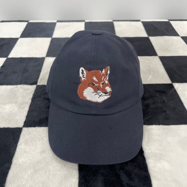 메종키츠네 라지 폭스 헤드 볼캡