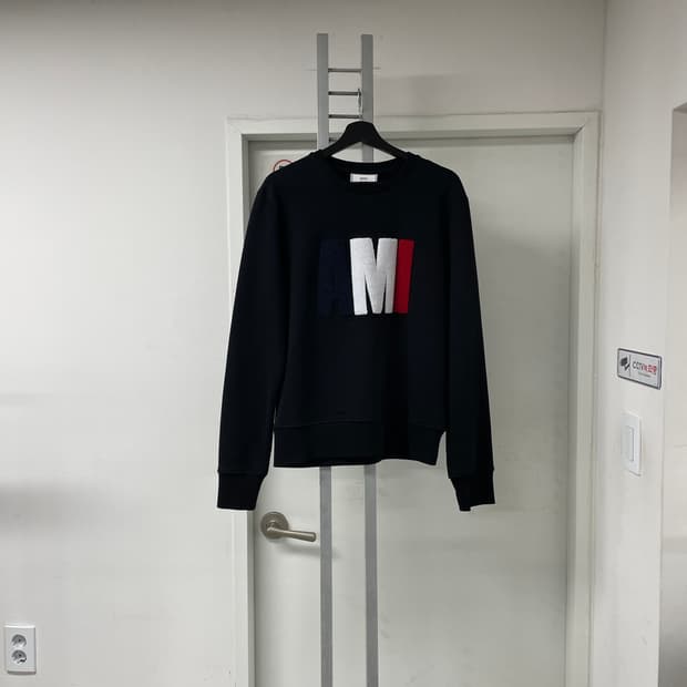 AMI 빅로고 블랙 맨투맨 M