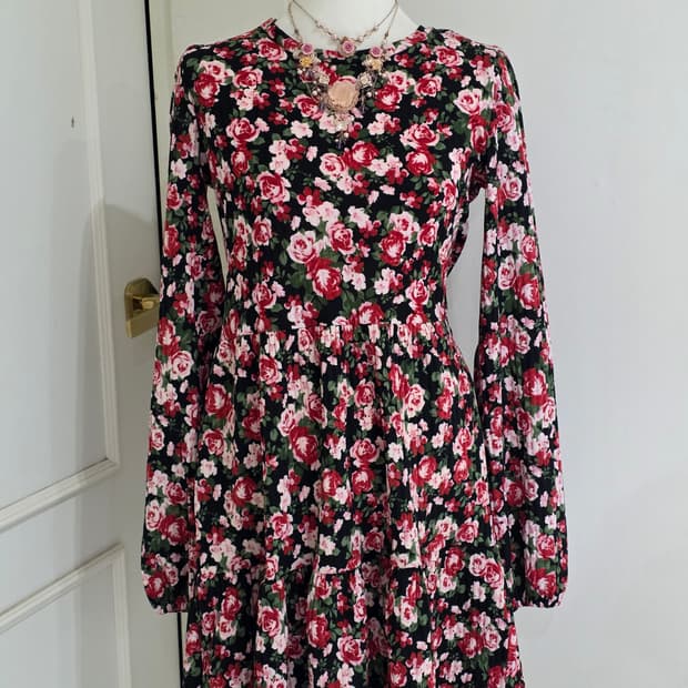 stradivarius 빈티지)로즈 플로럴 로맨틱 히메갸루 블랙 원피스