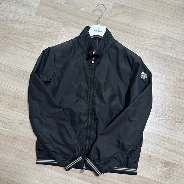 몽클레어 바람막이 자켓