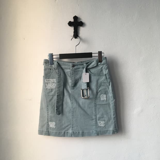 Belted damage mini skirt