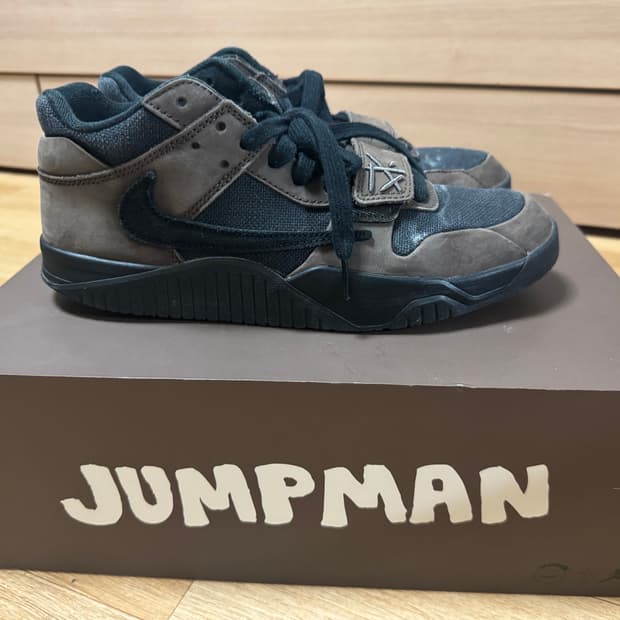 조던 x 트래비스 스캇 점프맨 잭 TR 블랙 앤 다크 모카