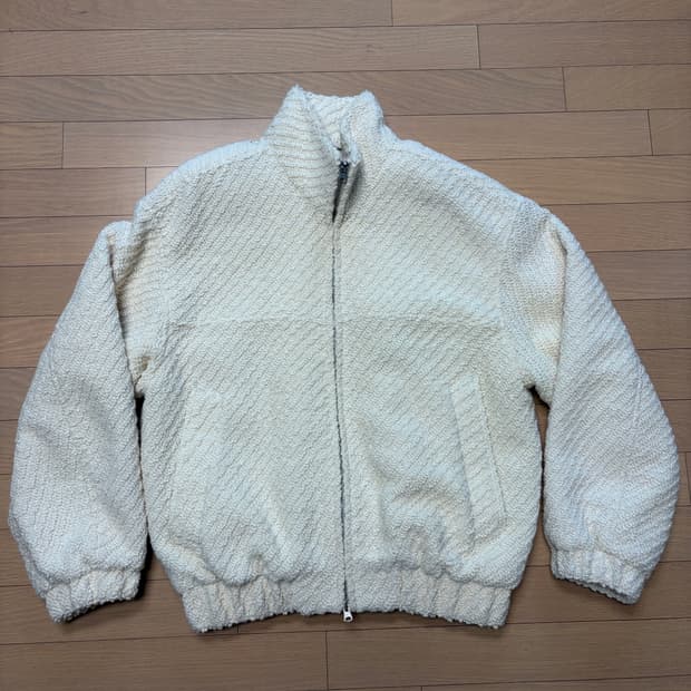 인사일런스 울트위스티드 블루종, M