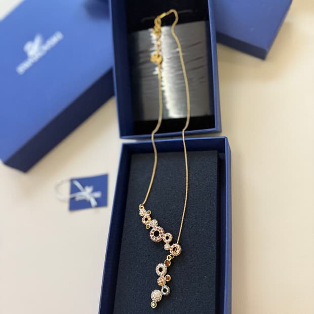 새상품.정가29) 스와로브스키 크리스털 플로럴 드롭 네크리스 목걸이 금 