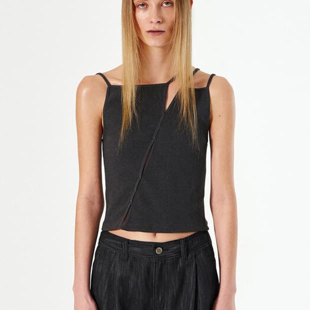 다이애그널 SLIT RIBBED SLEEVELESS TOP 다크그레이