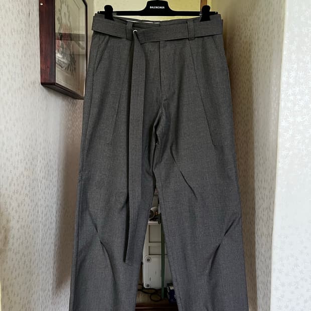 [L] stu 벨티드 팬츠 우드브라운