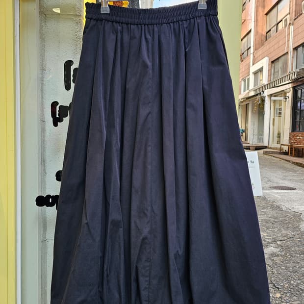 블랙 퍼프 롱스커트