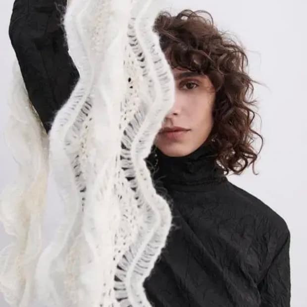 자라 리미티드 에디션 크로셰 머플러
