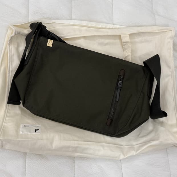 visvim 비즈빔 25ss / 찰리 숄더백 M 차콜