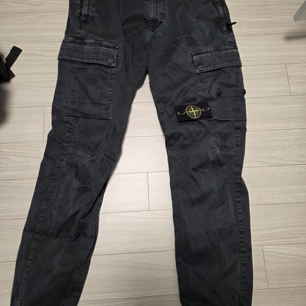스톤아일랜드 카고팬츠 31사이즈