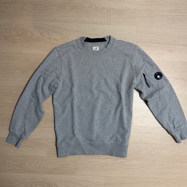 CP company 맨투맨 그레이 22FW