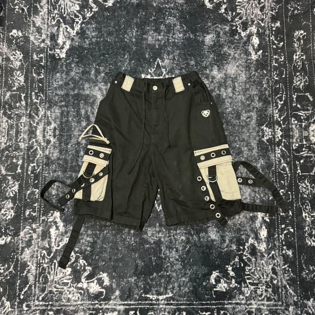 Backside devil's mask two-shot half pant