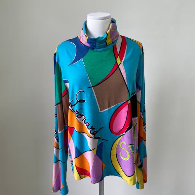 레오나르드 아트 그래픽 터틀넥 탑 J04347