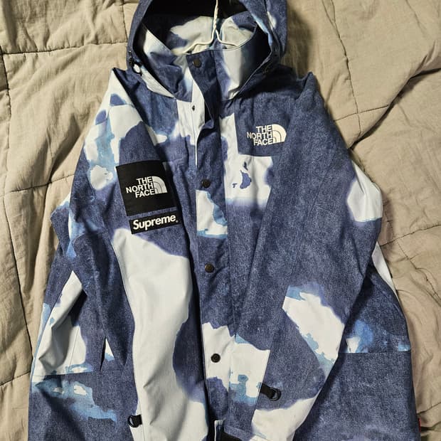 [L]슈프림x노스페이스 블리치드 데님 프린팅 마운틴 자켓 인디고