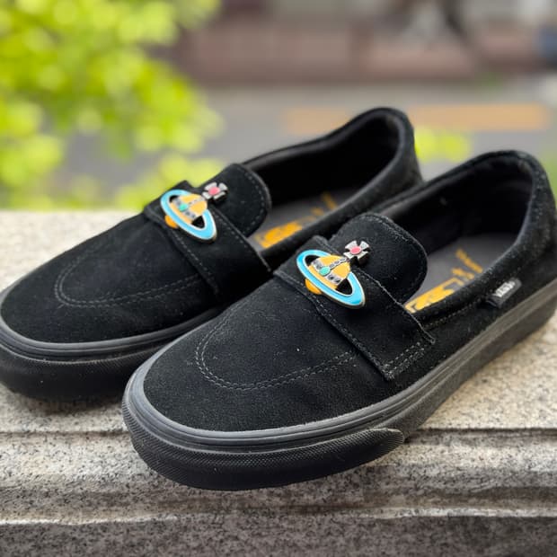 반스x비비안웨스트우드 콜라보 슬립온 235