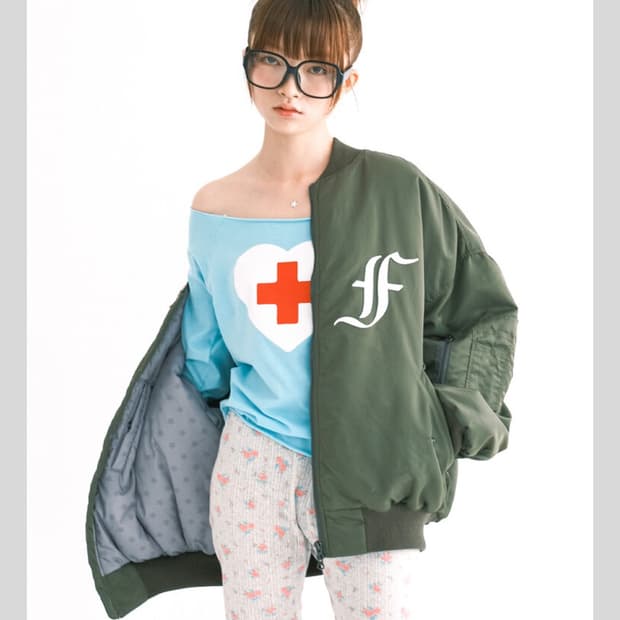 샵페어리 봄버 자켓 카키 구합니다!!!