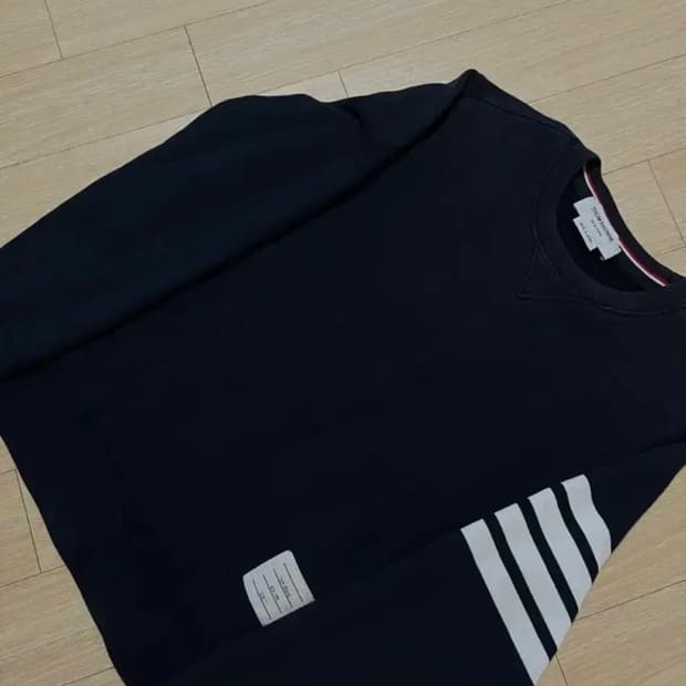 톰브라운 네이비 사선 완장 맨투맨 사이즈 2