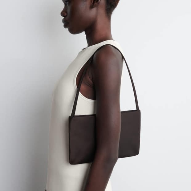 COS 코스 아카이브 숄더백 브라운