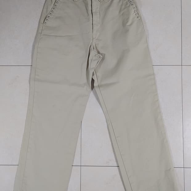틸레이트 스터드 치노