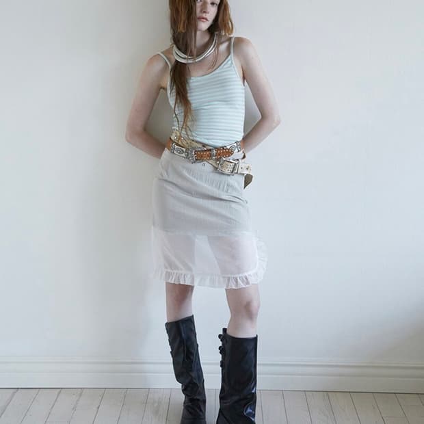 데어드 EYELET RUFFLE SKIRT