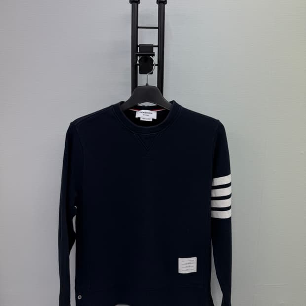 톰브라운 사선완장 맨투맨 3사이즈