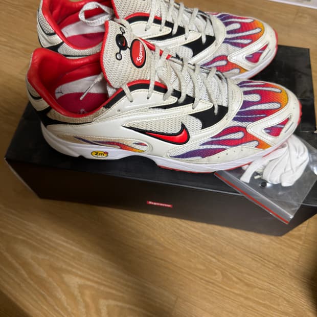 나이키 슈프림 줌 스펙트럼