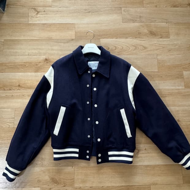 벌스데이수트 뉴스타디움 바시티 네이비 L