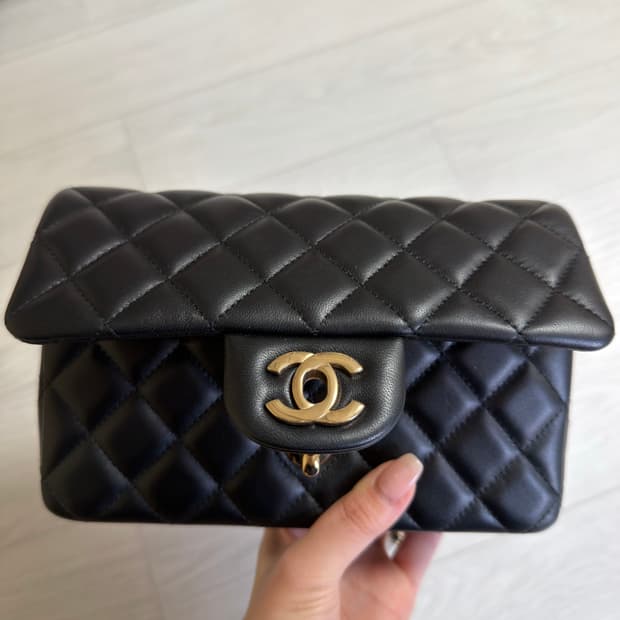 샤넬 뉴미니 플랩백  블랙