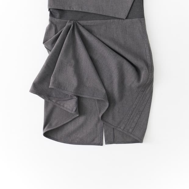 울리카상투스 브레이스 언발란스 스커트 챠콜 brace unbalance